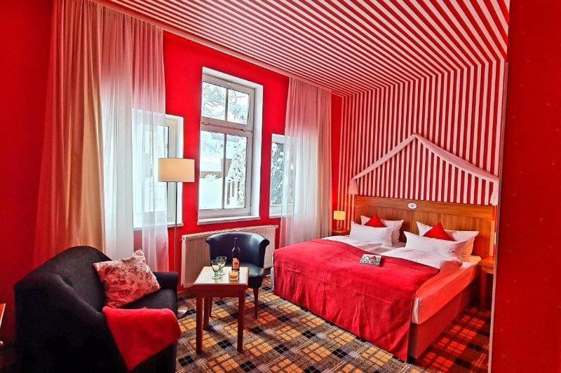 Hotel Schieferhof - Glaslust نويهاوس آم رنفيغ المظهر الخارجي الصورة