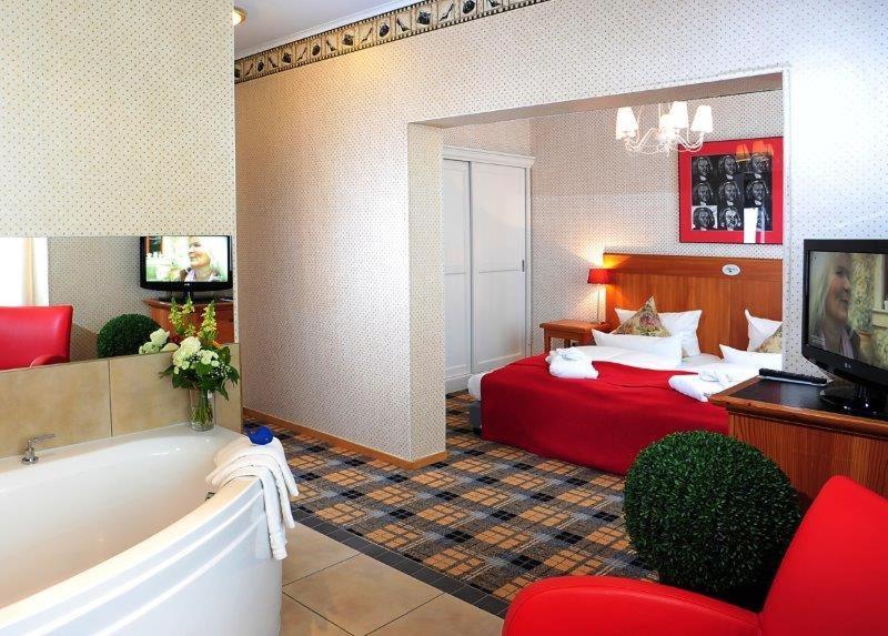 Hotel Schieferhof - Glaslust نويهاوس آم رنفيغ المظهر الخارجي الصورة