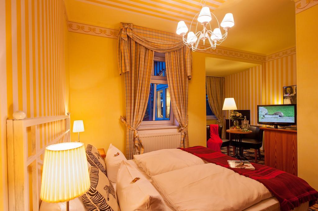 Hotel Schieferhof - Glaslust نويهاوس آم رنفيغ المظهر الخارجي الصورة