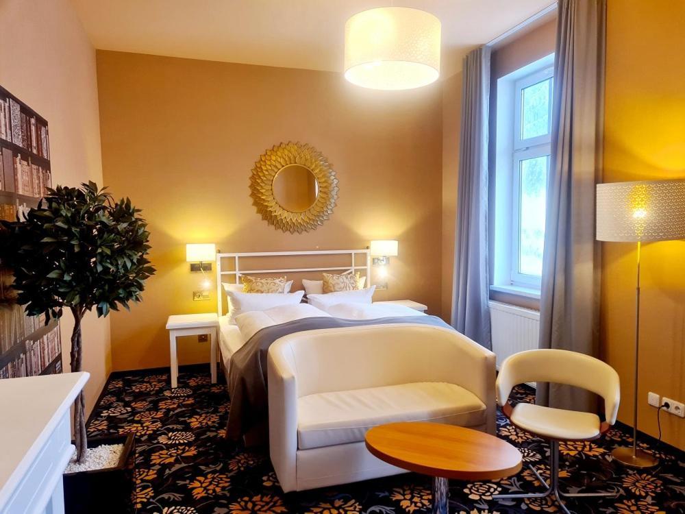 Hotel Schieferhof - Glaslust نويهاوس آم رنفيغ المظهر الخارجي الصورة
