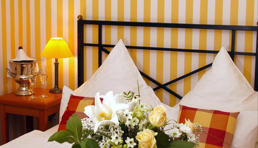 Hotel Schieferhof - Glaslust نويهاوس آم رنفيغ المظهر الخارجي الصورة