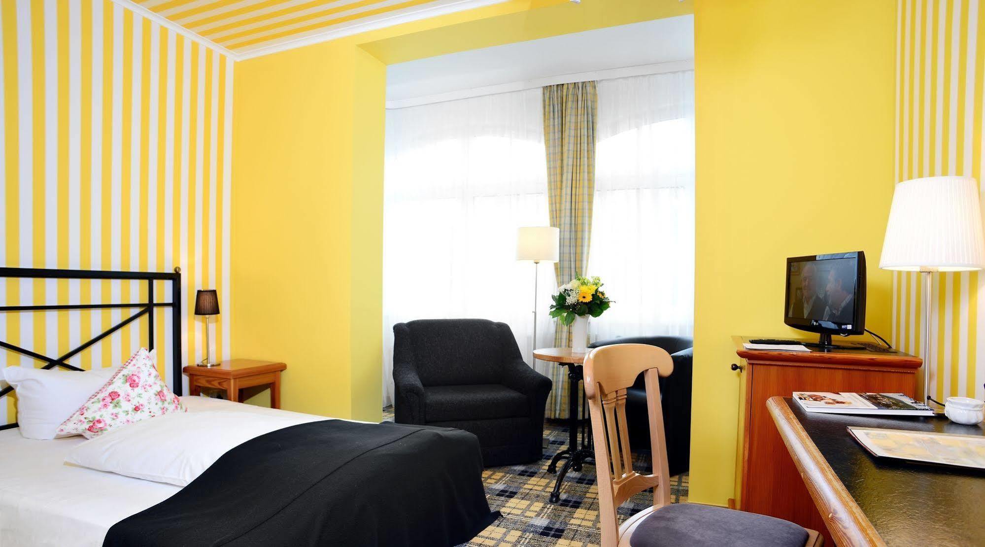 Hotel Schieferhof - Glaslust نويهاوس آم رنفيغ المظهر الخارجي الصورة