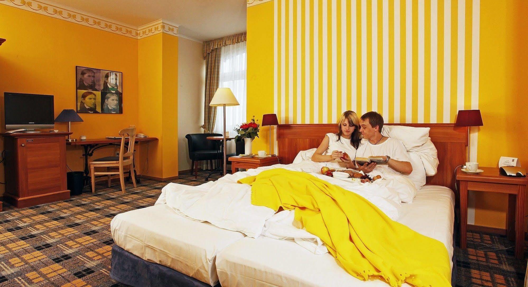 Hotel Schieferhof - Glaslust نويهاوس آم رنفيغ المظهر الخارجي الصورة