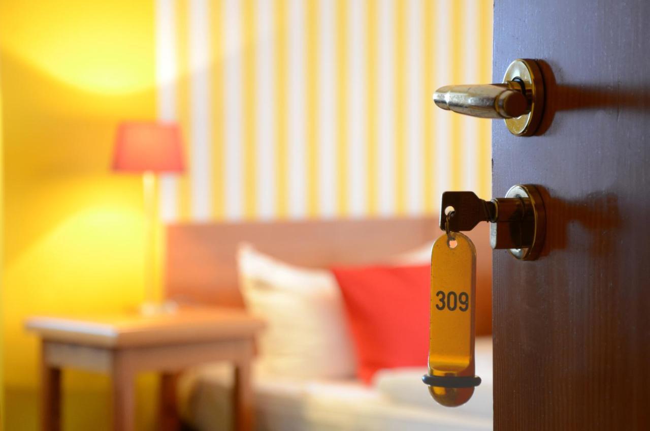 Hotel Schieferhof - Glaslust نويهاوس آم رنفيغ المظهر الخارجي الصورة